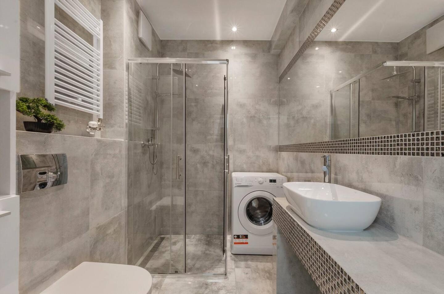 לודז' Lumina Comfy Apart Near The Railway Station מראה חיצוני תמונה